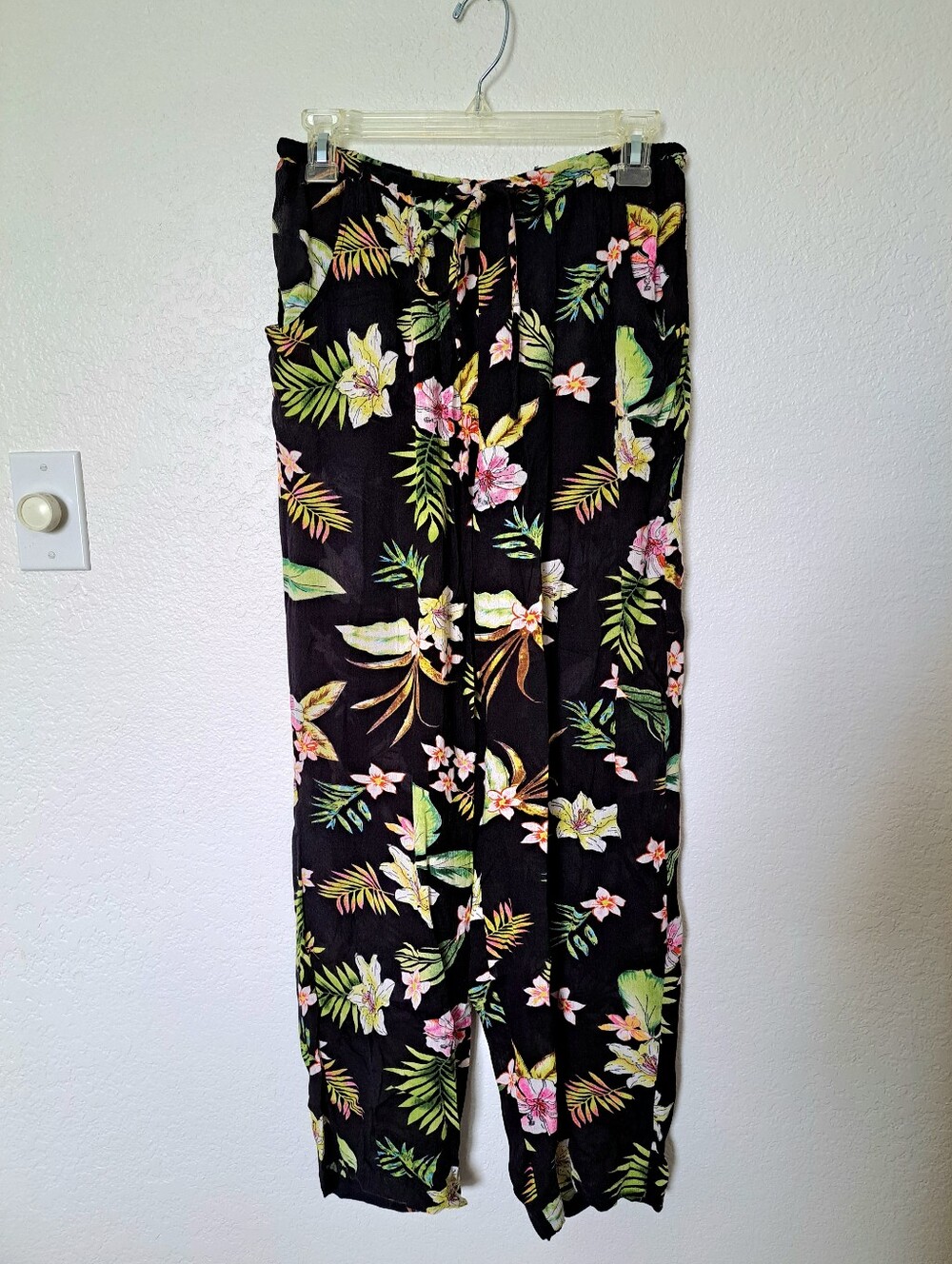 Wide-Leg Tropical Floral Pants in Black Pink Green